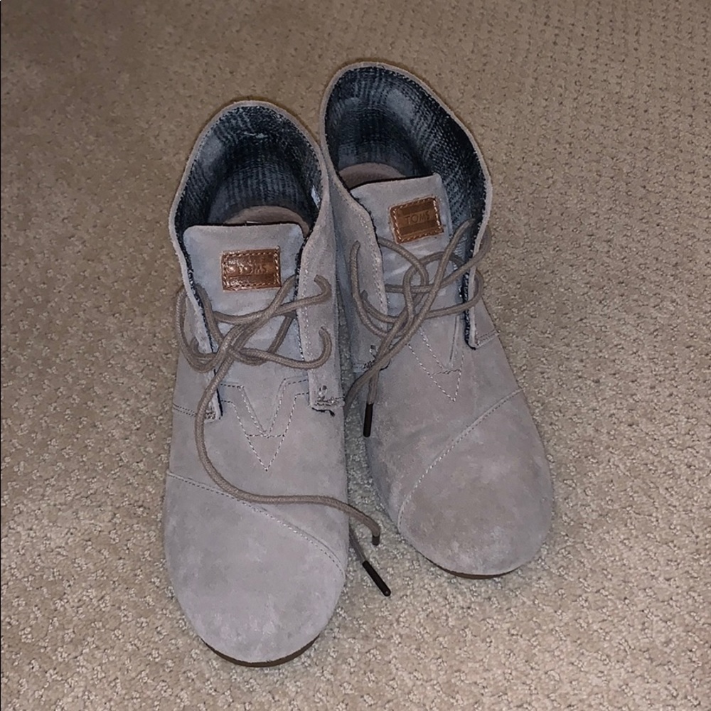 Toms beige wedges